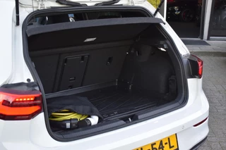 Volkswagen Golf Volkswagen Golf 1.4 eHybrid GTE Lane Stuurvw Camera IQLight - afbeelding nr 42