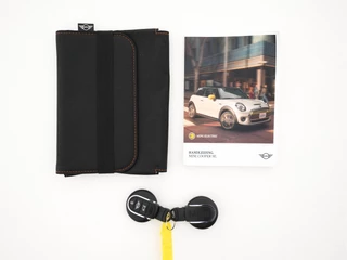 MINI Electric (INCL-BTW) Aut. *PANO | FULL-LEATHER | HEAD-UP | FULL-LED | HARMAN/KARDON-SOUND | KEYLESS | CAMERA | SPORT-SEATS | NAVI-FULLMAP | HEATED-SEATS | AMBIENT-LIGHT | DAB | DIGI-COCKPIT | 17