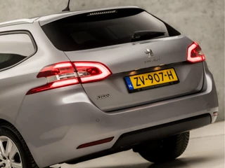 Peugeot 308 Peugeot 308 SW 1.2 PureTech Sport (PANORAMADAK, APPLE CARPLAY, GROOT NAVI, PARKEERSENSOREN, SPORTSTOELEN, GETINT GLAS, CRUISE, LANE ASSIST, NIEUWE APK, NIEUWSTAAT) - afbeelding nr 13