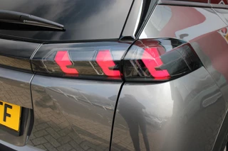 Peugeot 2008 Peugeot 2008 1.2 100PK ALLURE PACK | TREKHAAK | NAVIGATIE | APPLE CARPLAY/ANDROID AUTO | 3-D INSTRUMENTENPANEEL | ACHTERUITRIJ CAMERA | CRUISE CONTROL | LED KOPLAMPEN | CLIMATE CONTROL | 17