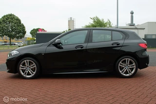 BMW 1 Serie BMW 1-serie 118i M Sport High Executive, Sportstoelen, Carplay, Pdc voor + achter, Stoelverwarming, Cruise, Clima. - afbeelding nr 3