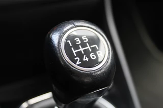 Ford Fiesta Ford Fiesta 1.0-100pk EcoBoost Titanium 5drs. Uiterst nette, luxe en zuinige Ford Fiesta. Voalautm. airco, Cruise control, Navigatie, LM wielen, Metallic lak, Parkeersensoren achter, Telefoonvoorb., Lane assist etc. - afbeelding nr 26