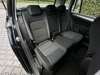 Volkswagen Golf Sportsvan Volkswagen Golf Sportsvan 1.0 TSI Connected Series, NL AUTO, NAP, ECC-AIRCO, NAVI, DODEHOEK, CRUISE, CAMERA, PARKEERSENSOREN, TREKHAAK, LICHTMETAAL 16