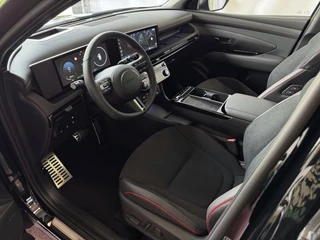 Hyundai Tucson Hyundai Tucson NIEUWE AUTO 1.6 T-GDI PHEV 252PK 4WD N-LINE SKY PANO. 360.CAMERA ELEK.KLEP ELEK.STOEL/GEHEUG.VERWARMD SUBWFR 19''LMV ZWARTE HEMEL HEADUP STOELKOELING STUURVERW. PLUG IN HYBRIDE - 5 JAAR GARANTIE - afbeelding nr 3