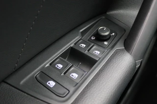 Volkswagen Tiguan Leer, Panoramadak, ACC, Camera, Apple Carplay, DAB, PDC, Trekhaak, 19'' - afbeelding nr 36