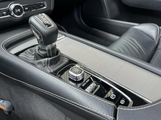 Volvo V90 Volvo V90 2.0 D3 R-Design Automaat | Panoramadak | Volleer | Camera met rondomzicht | Bowers&Wilkins | Adaptieve cruise control | Head-up Display | Apple CarPlay | LED | Parkeersensoren voor en achter - afbeelding nr 34