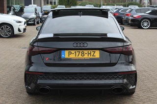 Audi RS3 Audi RS3 Limousine 2.5 TFSI quattro / Verlengd Garantie / Milltek / Keramisch / Panoramadak / Camera / Head-up / B&O / Matrix LED / ACC / Leder - afbeelding nr 15