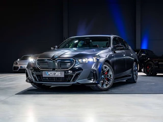 BMW i5 M60 xDrive - Frozen Grey - 360° - HUD - Harman Kardon - Adaptief