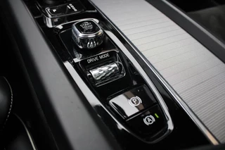 Volvo XC60 Volvo XC60 2.0 T8 Twin Engine AWD R-Design | Pano | Trekhaak - afbeelding nr 38