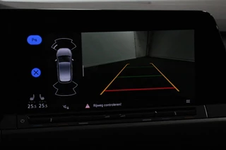 Volkswagen Golf Volkswagen Golf 1.5 eTSI 150pk Style | Sfeer verlichting | Navigatie | Climate control | Camera | Adaptive Cruise control | Led | Parkeer sensoren | Lichtmetalen Velgen - afbeelding nr 3