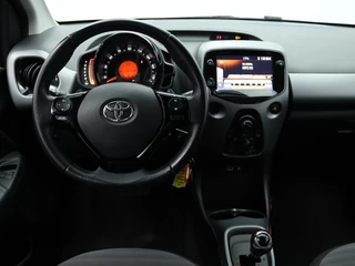 Toyota Aygo Toyota Aygo 1.0 VVT-i x-play Automaat | Carplay navigatie | Camera | Airco - afbeelding nr 5