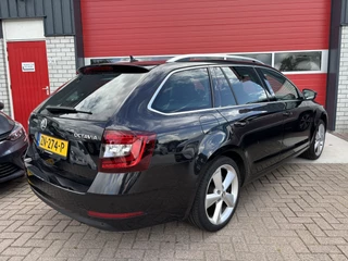 Škoda Octavia Škoda Octavia Combi 1.5 TSI Greentech Style Business AUTOMAAT / RS-STOELEN / VIRTUAL / CANTON / KEYLESS / FULL LED / STOELVERW / NL-AUTO - afbeelding nr 2
