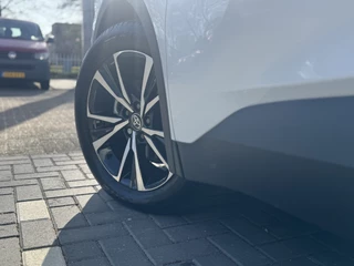 Toyota C-HR Dodenhoekdetectie, Navigatie, Parkeersensoren V + A , All-in Rijklaarprijs - afbeelding nr 10