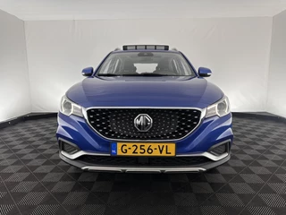 MG ZS-EV (INCL-BTW) *PANO | FULL-LEATHER | CCS-FASTLOADER | KEYLESS | NAVI-FULLMAP | ADAPTIVE-CRUISE | CAMERA | HEATED-SEATS | CARPLAY | LANE-ASSIST | SPORT-SEATS | 17