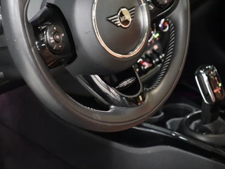 MINI Clubman MINI Clubman Mini 1.5 Cooper Richmond Park Edition DIGITAL DASHBOARD, CRUISE CONTROL, APPLE CARPLAY, SCHUIFKANTELDAK, HARMAN KARDON AUDIO,  VOL LEDER, PDC, STOELVERWARMING, NAVIGATIE, NIEUWSTAAT] - afbeelding nr 10