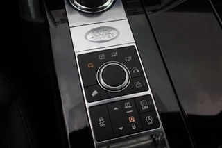 Land Rover Discovery Land Rover Discovery 3.0 Td6 HSE Luxury 7p. / Trekhaak / Panoramadak / 360Camera / 22'' / Volleder / Virtual Cockpit / Stuurverwarming / Keyless / Luchtvering / Meridian / DAB / Stoelverwarming / Cruise Control - afbeelding nr 28