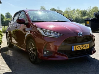 Toyota Yaris Toyota Yaris 1.5 Hyb. Dynamic ACHTER CAMERA-NAVI-BLUETOOTH - Allseason - afbeelding nr 2