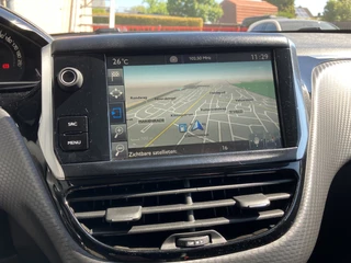 Peugeot 208 Peugeot 208 1.2 PureTech Allure 110 pk | dealer onderhouden | navigatie | trekhaak | climate | apple carplay | parkeersens. - afbeelding nr 21
