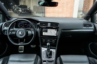Volkswagen Golf Volkswagen Golf 2.0 TSI 4Motion R Pano / Dyn / DCC - afbeelding nr 2