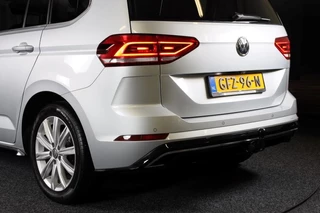 Volkswagen Touran Volkswagen TOURAN 1.5 TSI R Line 7 Persoons / AUT / ACC / Navi / Camera / Open Panoramadak / Led / Pdc / Trekhaak / 17 Inch - afbeelding nr 50