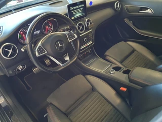 Mercedes-Benz A-Klasse Mercedes-Benz A-klasse 200 Sport Edition | AMG-STYLING / PANO / CARPLAY / ALCANTARA / SENSOREN + CAMERA / FLIPPERS / HARMAN-KARDON - afbeelding nr 13