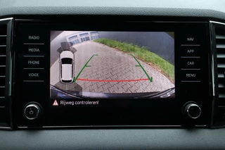 Škoda Karoq Skoda Karoq 1.5 TSI / 150 PK / DSG / Sportline / Black Edition / Panorama / Virtual Cockpit / Camera / Cruise Control / Trekhaak / 18