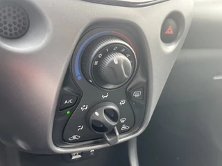 Toyota Aygo Toyota Aygo Automaat 1.0 VVT-i x-play | AIRCO | CAMERA | Lage km-stand | - afbeelding nr 19