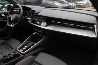 Audi A3 Audi A3 Limousine 30 TFSI S edition / Panoramadak / Camera / Head-up / Luxe Leder / B&O / Carbon spoiler / Dodehoek / Navigatie / ACC / DAB - afbeelding nr 13