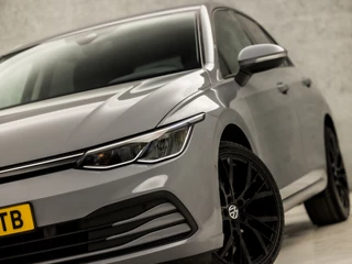 Volkswagen Golf Automaat (APPLE CARPLAY, GROOT NAVI, STUUR/STOELVERWARMING, GETINT GLAS, SPORTSTOELEN, PARKEERSENSOREN, ADAPTIVE CRUISE, DAB+, NIEUWE APK, NIEUWSTAAT) - afbeelding nr 16