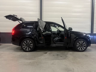 Volvo XC90 Volvo XC90 T8 Recharge AWD R-Design BLACK LONG RANGE PANO/TREKHAAK/HEAD-UP/MEMORY/H&K/CAMERA/ACC/PILOT-ASSIST/KEYLESS/LEER-SPORT/GOOGLE/PRIVACY/20