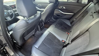 BMW 3 Serie BMW 3-serie Touring 330e M-Sport High Executive | Pano | H/K | Trekhaak - afbeelding nr 24