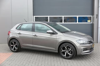 Volkswagen Polo Volkswagen Polo 1.0 TSI 95 PK Comfortline , Trekhaak , Stoelverwarming , Navigatie , Parkeersensoren , Climate control , 17