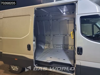 Iveco Daily Iveco Daily 35S21 3.0L Automaat L2H2 2025model ACC LED Camera Parkeersensoren L2 3,5t Trekgewicht 12m3 Airco - afbeelding nr 6