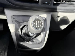 Ford Transit Custom Ford Transit Custom 300 2.0 TDCI L2H1 Limited DC | SCI | 136pk | Artisan Red | Dubbele Cabine | Trekhaak | Dubbele Schuifdeur | Bijrijdersstoel | Sidesteps | Bumperpakket | Zwarte velgen  | Stoelverwarming | Camera - afbeelding nr 23