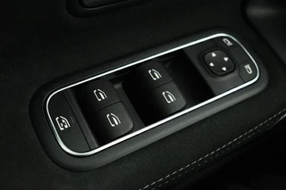 Mercedes-Benz A-Klasse Mercedes-Benz A-klasse 250e AMG Night | Carplay | Stoelverwarming |  Full LED | Sfeerverlichting | Leder/Alcantara | Navigatie | Park Assist - afbeelding nr 27