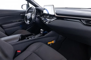 Toyota C-HR Toyota C-HR 1.8 Hybrid Style Automaat *NAVI *unieke km.stand* - afbeelding nr 4