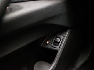 BMW X1 221Pk Automaat (GROOT NAVI, CLIMATE, ALCANTARA, ELEK ACHTERKLEP, SPORTSTOELEN, PARKEERSENSOREN, LED KOPLAMPEN, DAB+, NIEUWSTAAT) - afbeelding nr 22