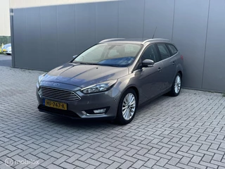 Ford Focus - 199387846-0