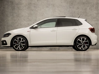 Volkswagen Polo Volkswagen Polo 2.0 TSI GTI 200Pk Automaat (SCHUIFDAK, VIRTUAL COCKPIT, APPLE CARPLAY, GROOT NAVI, CAMERA, BEATS AUDIO, MODE KNOP, STOELVERWARMING, CRUISE, NIEUWSTAAT) - afbeelding nr 2