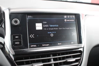 Peugeot 208 Peugeot 208 1.2 110PK AUTOMAAT SIGNATURE | NAVIGATIE | APPLE CARPLAY/ANDROID AUTO | PARKEERSENSOREN | DAB+ RADIO | LICHTMETALEN VELGEN | GETINTE RUITEN | CLIMATE CONTROL | CRUISE CONTROL | - afbeelding nr 26