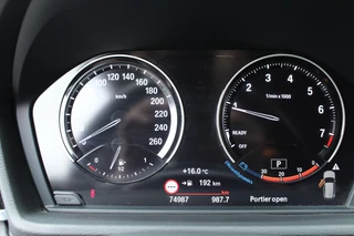 BMW X1 BMW X1 sDrive18i 141pk AUTOMAAT NL-Auto 74.942km Clima Cruise Navi Camera HUD Keyless El. Klep 17