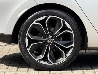 Renault Clio Renault Clio Estate 1.2 TCe Bose Automaat/Led/Navigatie/Cruise/Trekhaak/Camera/R-Link - afbeelding nr 31