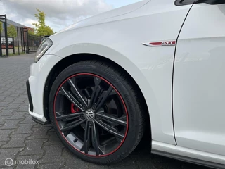Volkswagen Golf Volkswagen Golf 7.5 2.0 TSI GTI DSG Automaat / Pano / ACC - afbeelding nr 4