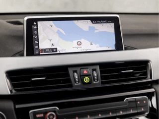 BMW X1 221Pk Automaat (GROOT NAVI, CLIMATE, ALCANTARA, ELEK ACHTERKLEP, SPORTSTOELEN, PARKEERSENSOREN, LED KOPLAMPEN, DAB+, NIEUWSTAAT) - afbeelding nr 8