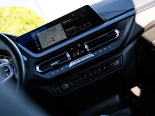 BMW 1 Serie BMW 1-serie M135i xDrive High Executive|PANO|MAXTON|19'' - afbeelding nr 22