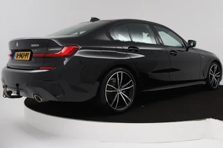 BMW 3 Serie BMW 3-serie 320i High Executive Edition (TREKHAAK, PARKEERSENSOREN, STOELVERWARMING, LEER, NAVIGATIE, NL-AUTO) - afbeelding nr 10