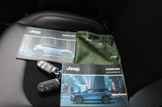 Jeep Compass Jeep Compass 4xe 240PK PHEV TRAILHAWK AUTOMAAT | NAVIGATIE | ACHTERUIRIJCAMERA | APPLE CARPLAY / ANDROID AUTO | DIGITALE COCKPIT | XENON KOPLAMPEN | 17