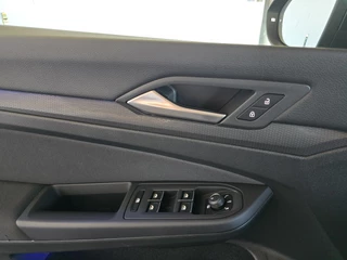 Volkswagen Golf Volkswagen Golf 1.4 eHybrid GTE / Dealer Onderhouden / IQ Light / Stoelverwarming / CarPlay - afbeelding nr 16