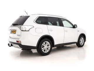 Mitsubishi Outlander Mitsubishi Outlander 2.0 PHEV Business Edition X-Line AWD Aut. *NAVI-FULLMAP | LEATHER-FABRIC | COMFORT-SEATS | CAMERA | ECC | KEYLESS | SHIFT-PADDLES | TOWBAR | 16
