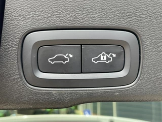 Volvo XC60 Volvo XC60 2.0 T6 Plug-In Hybrid AWD Dark Panoramadak / Trekhaak / Leder - afbeelding nr 11
